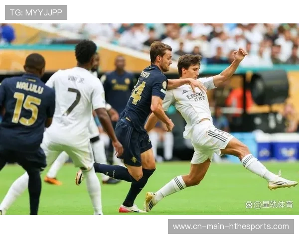 库尔图瓦飞身扑出对手弧顶处刁钻远射